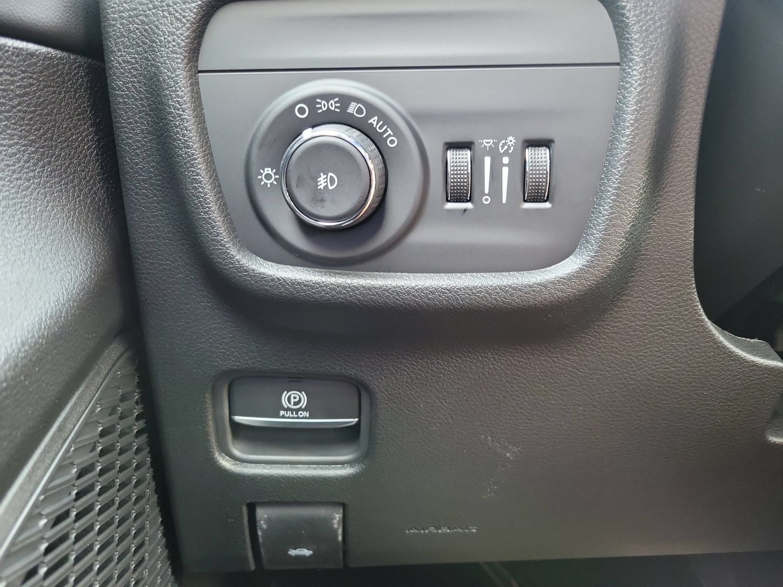 New 2027 Jeep Grand Cherokee Limited RWD image 24