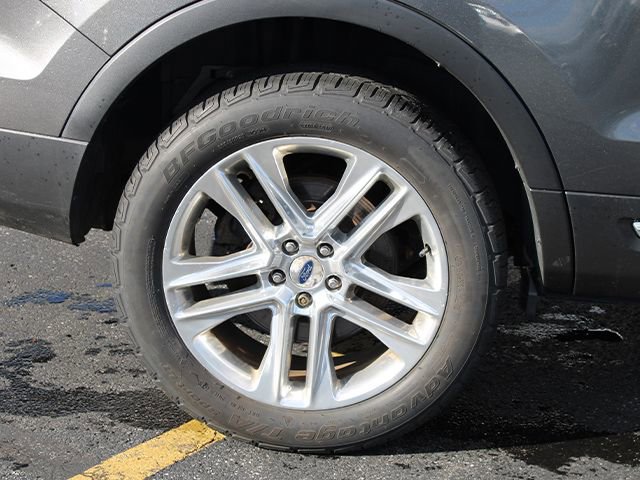 Used 2017 Ford Explorer XLT w/ Equipment Group 202A AWD/4WD image 8