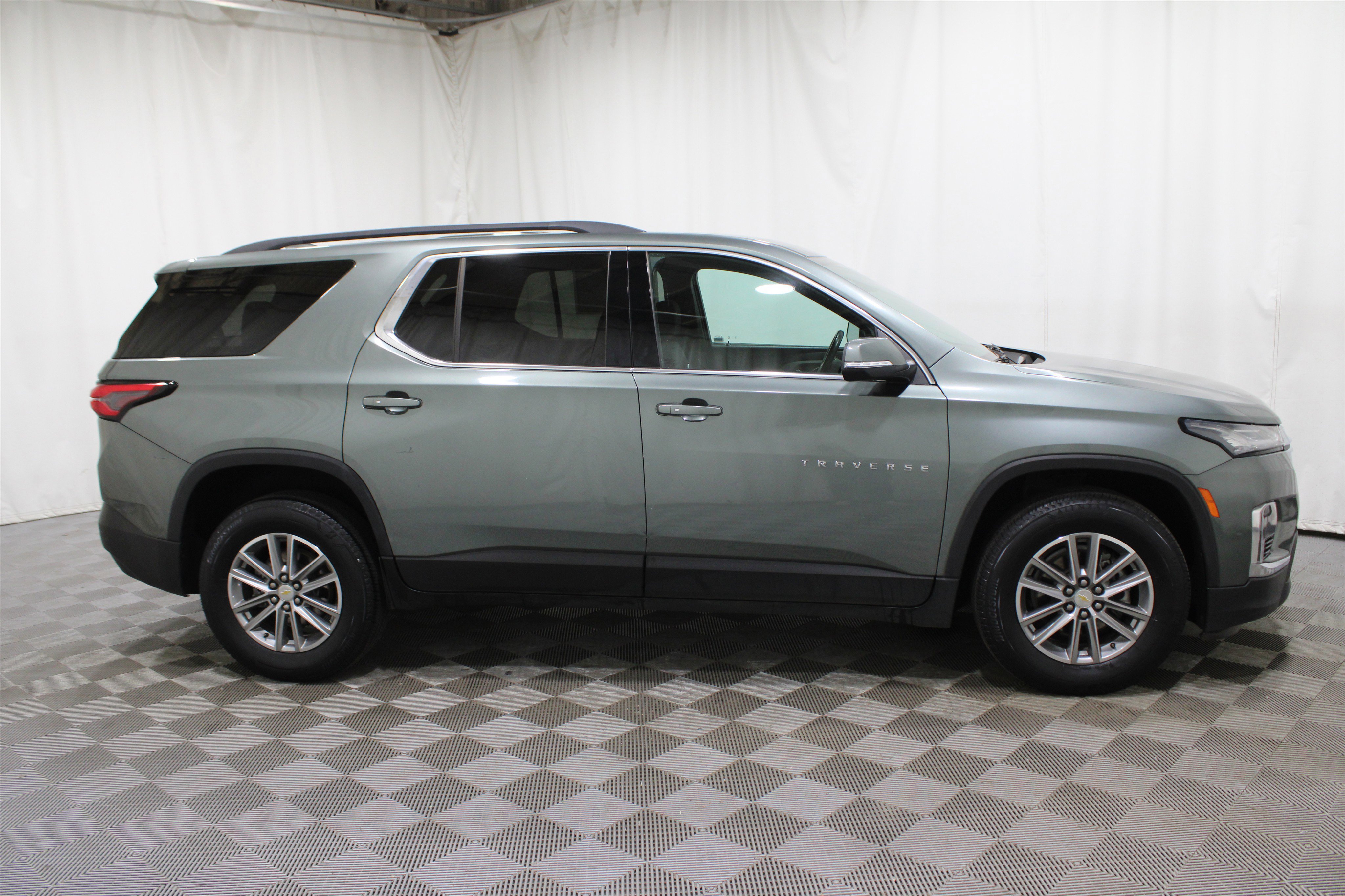 Used 2023 Chevrolet Traverse LT image 35