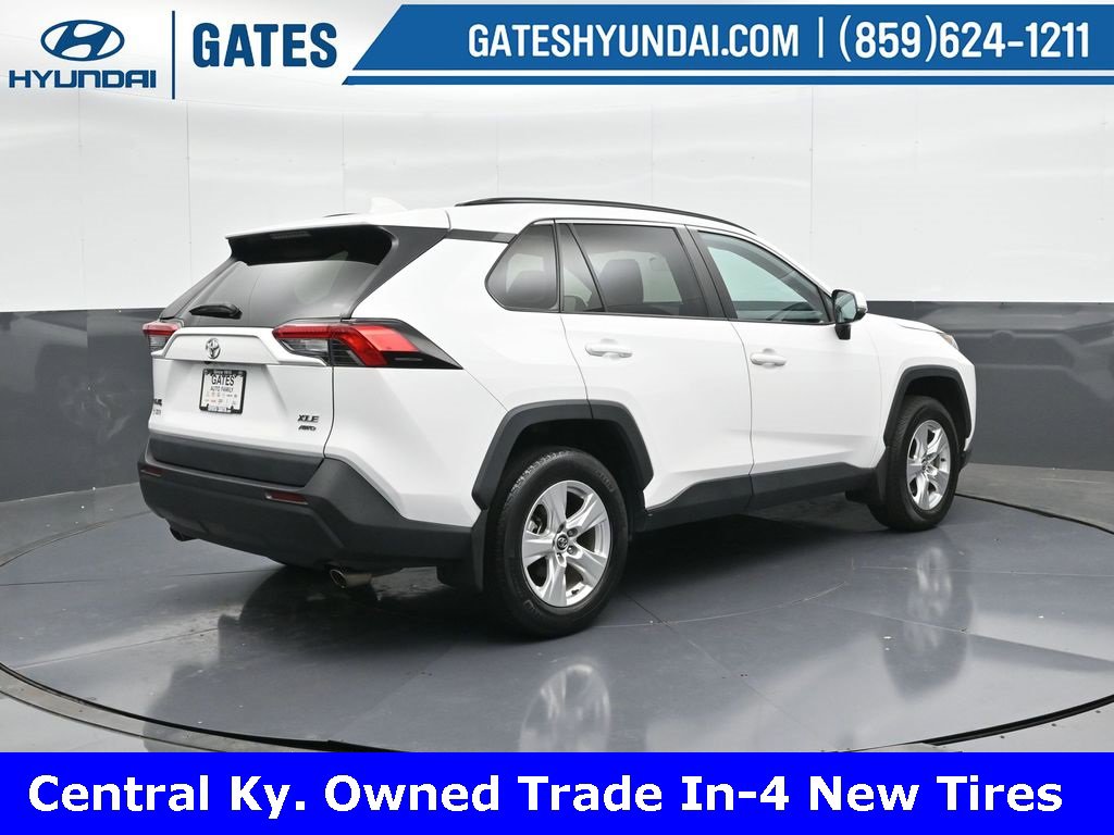 Used 2021 Toyota RAV4 XLE image 2