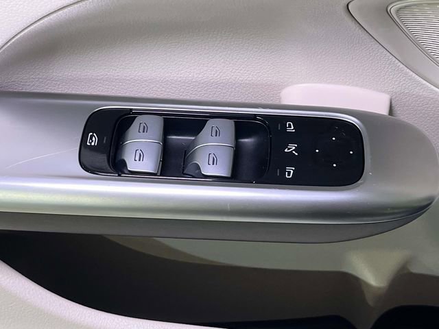 Used 2025 Mercedes-Benz C 300 Sedan image 36