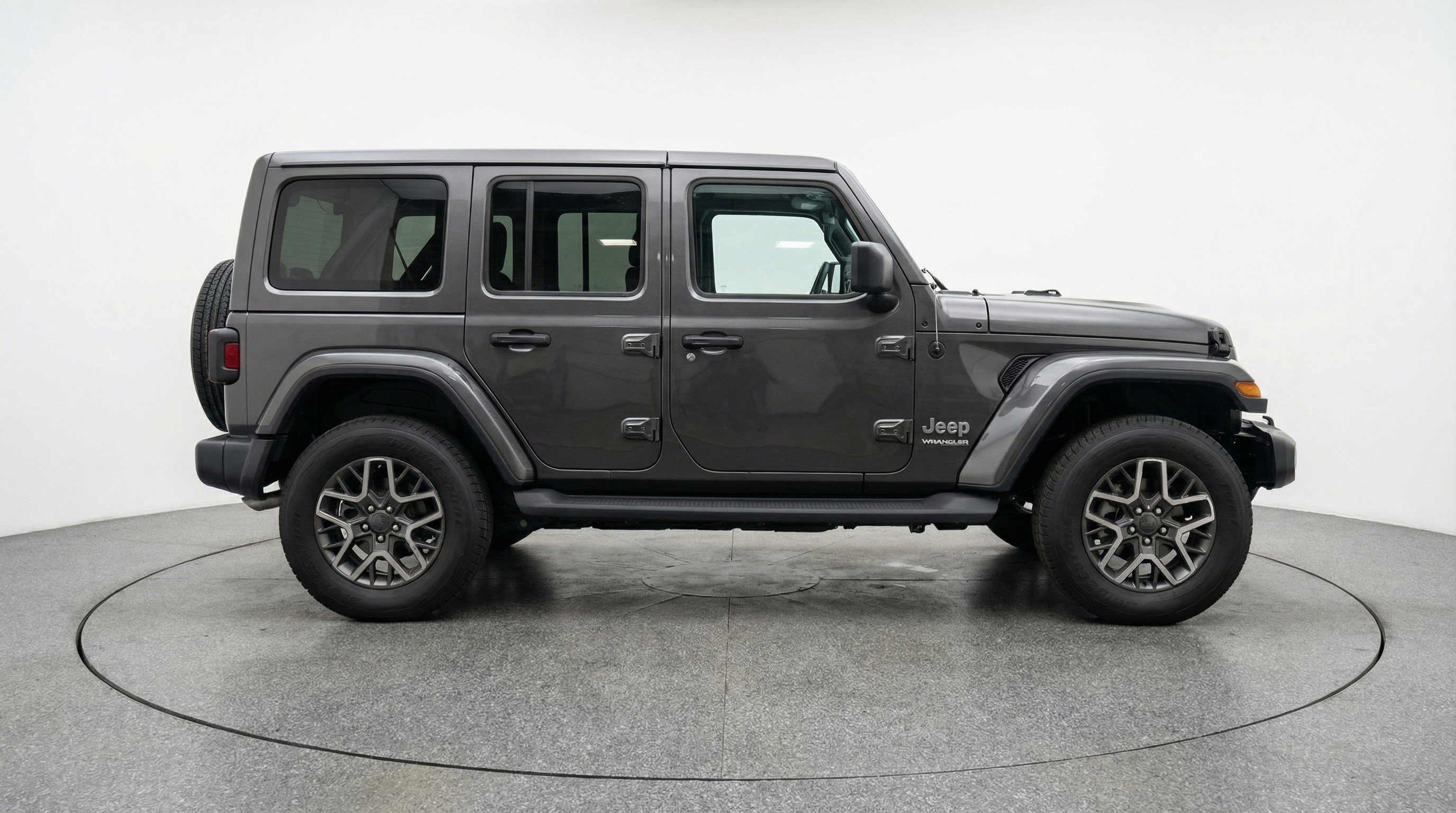 Used 2025 Jeep Wrangler Sahara image 11