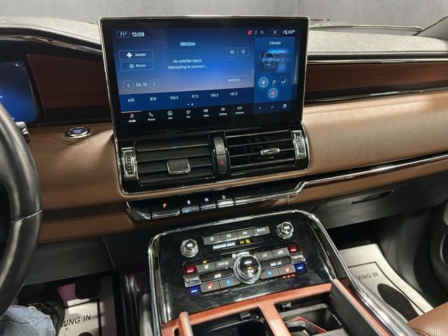 Used 2023 Lincoln Navigator Reserve image 16