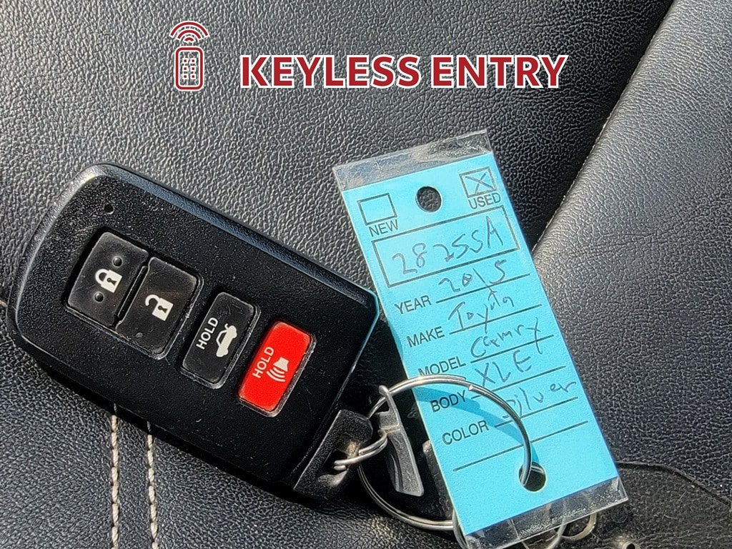 Used 2015 Toyota Camry XLE w/ Moonroof Package FWD image 33
