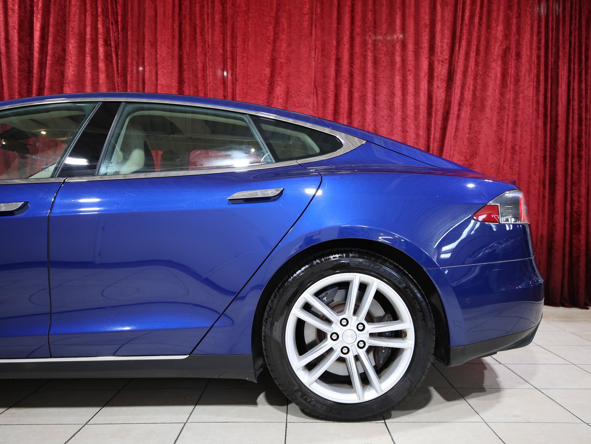 Used 2015 Tesla Model S 85 RWD image 6