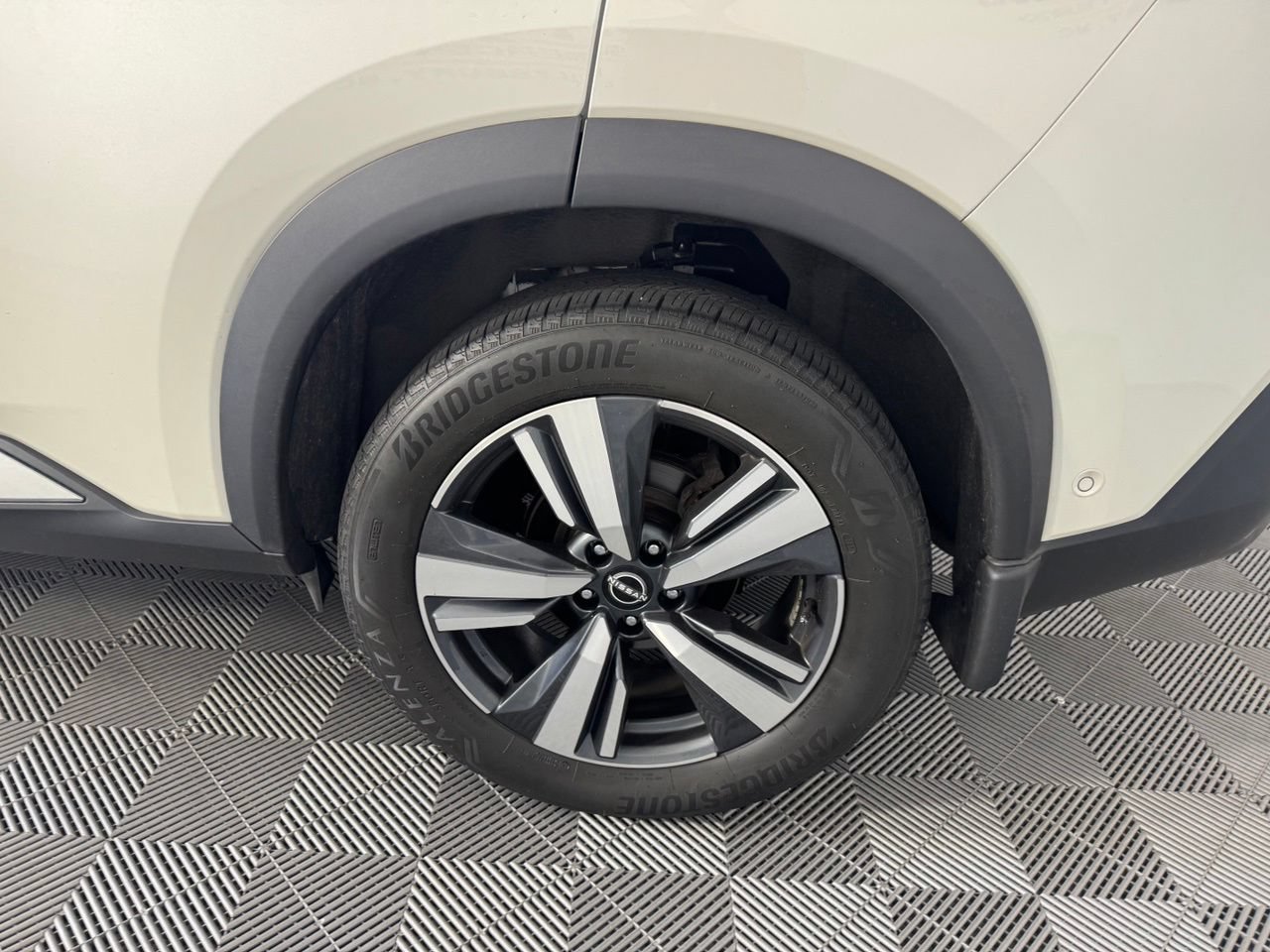 Used 2023 Nissan Rogue SL w/ SL Premium Package AWD/4WD image 13