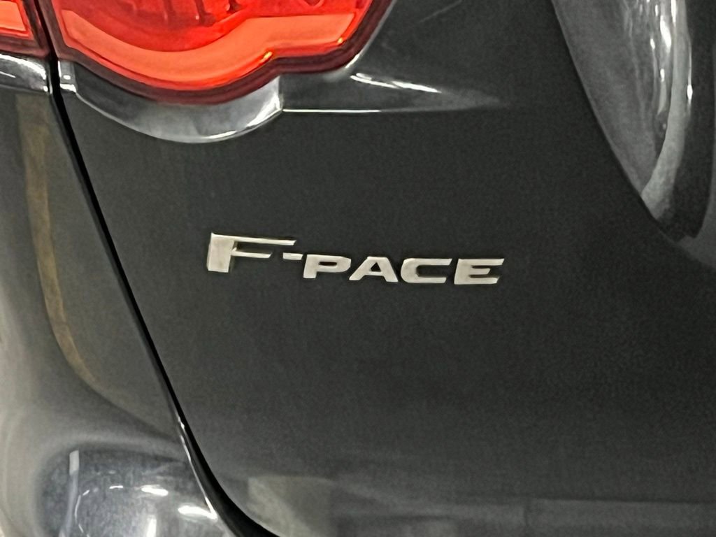 Used 2017 Jaguar F-PACE Prestige image 34