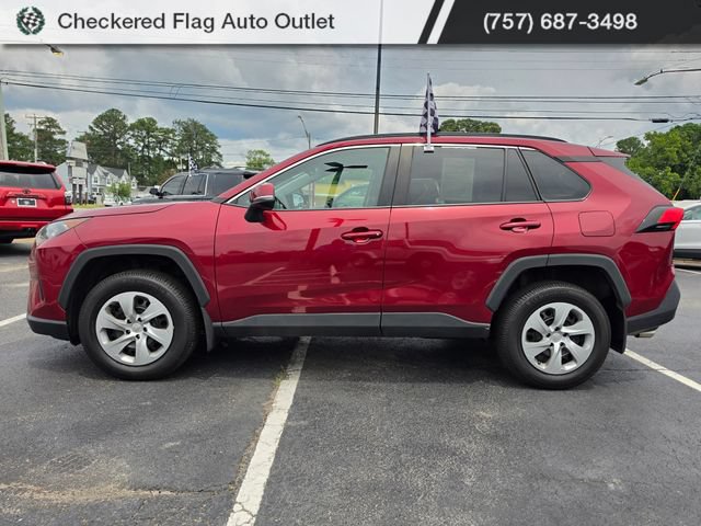 Used 2021 Toyota RAV4 LE AWD/4WD image 3