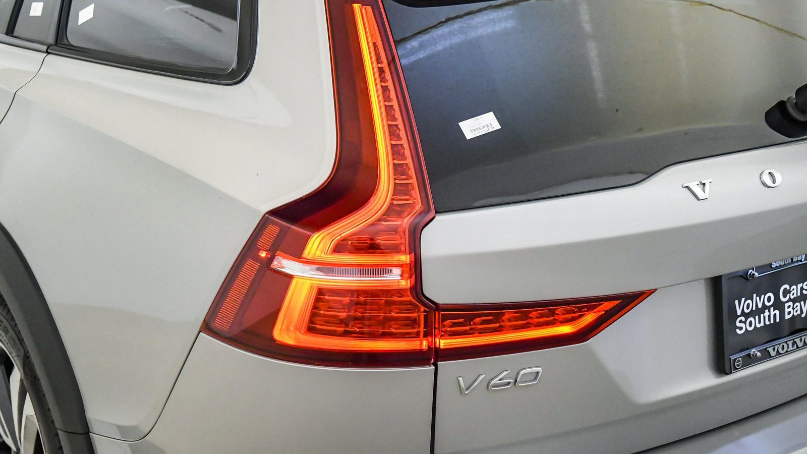 Certified 2025 Volvo V60 B5 Cross Country Plus image 12
