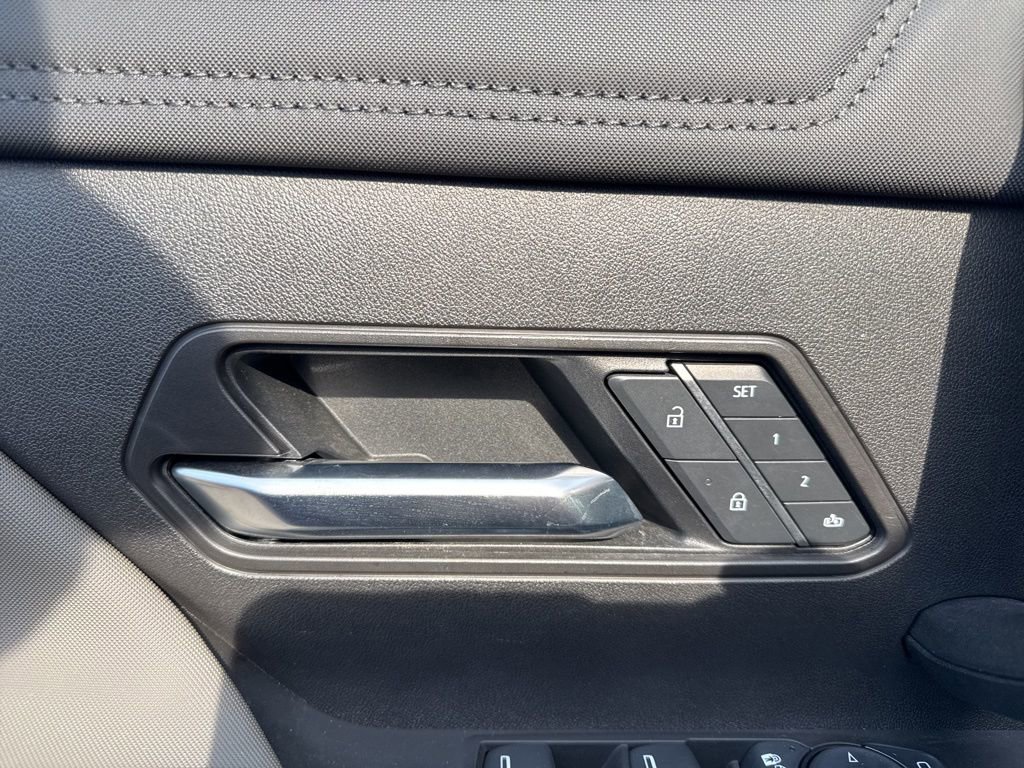 Used 2025 GMC Hummer EV 2X w/ LPO, Sport Package image 11