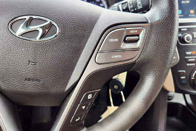Used 2017 Hyundai Santa Fe SE AWD/4WD image 12