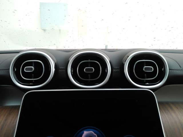 Used 2024 Mercedes-Benz GLC 300 image 43