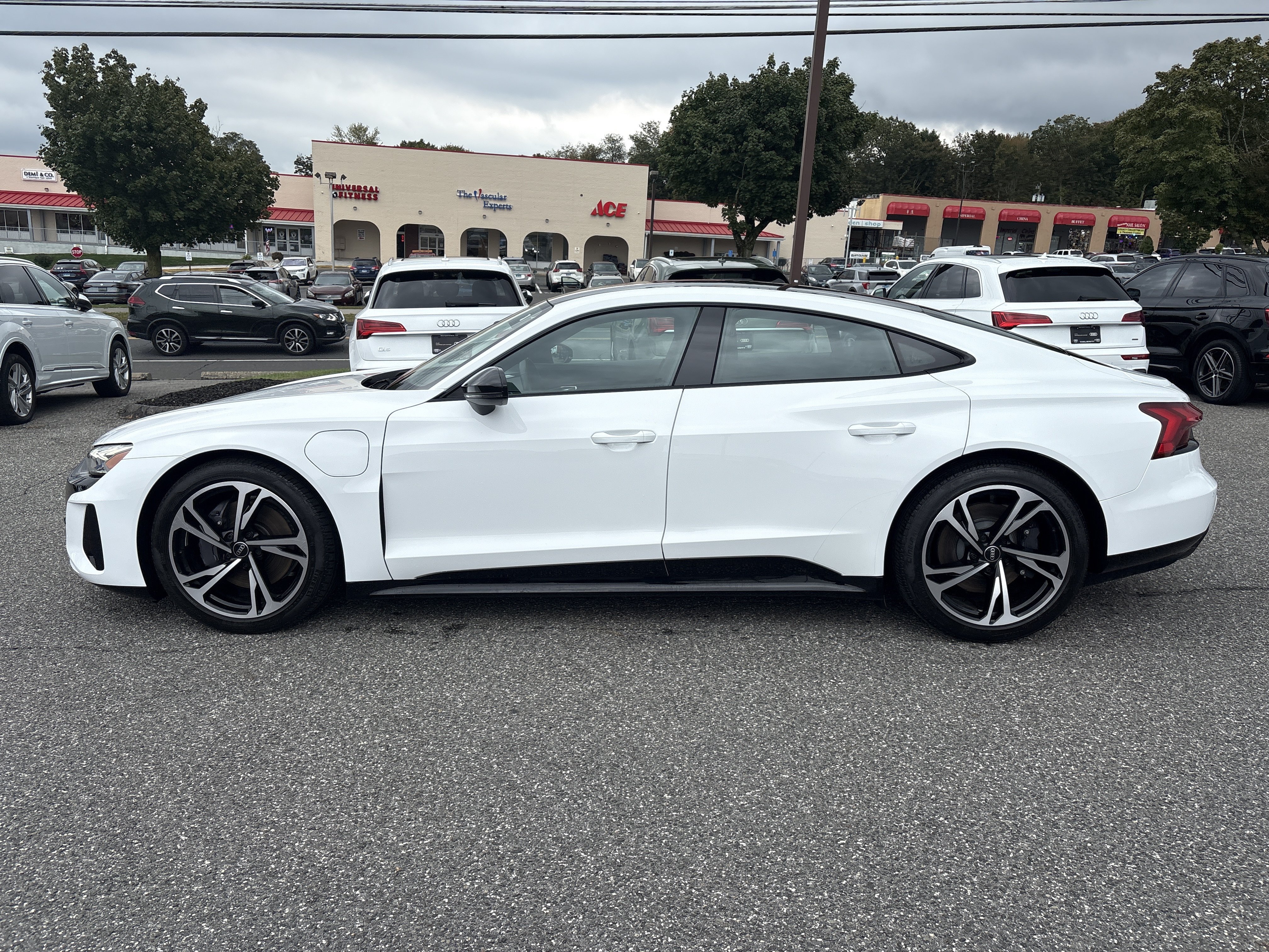 Certified 2023 Audi e-tron GT Premium Plus w/ Performance Package AWD/4WD image 4