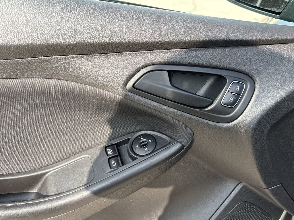 Used 2018 Ford Focus S FWD image 11