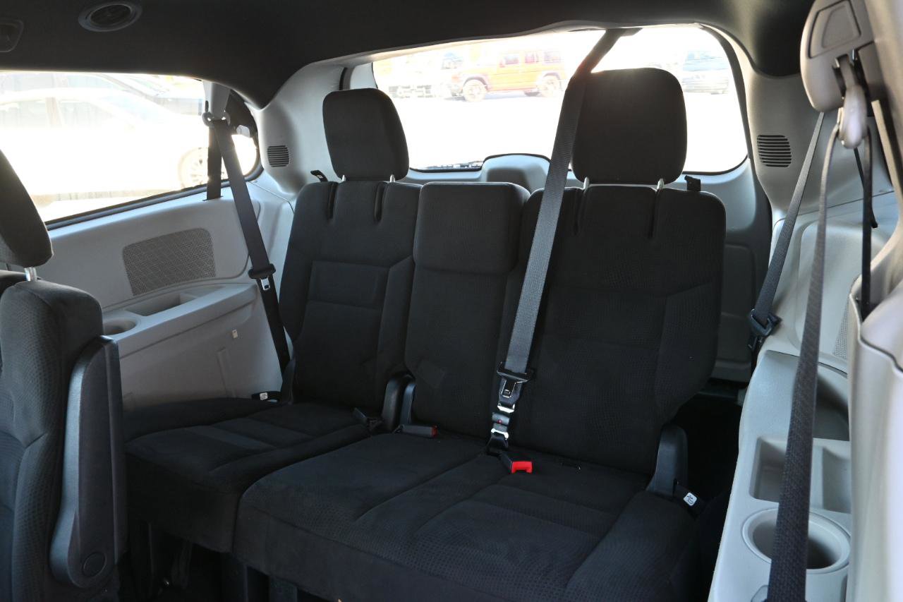 Used 2016 Dodge Grand Caravan SE image 17