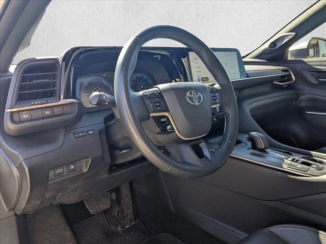 Used 2023 Toyota Crown Limited image 10