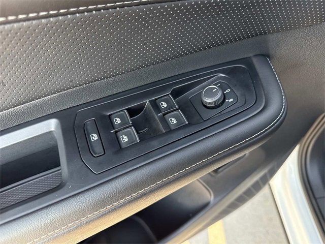 Certified 2025 Volkswagen Atlas Cross Sport SE image 11