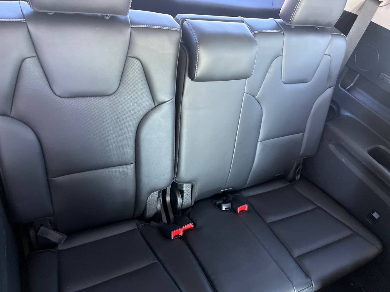 Used 2022 Kia Telluride EX w/ EX Premium Package FWD image 11