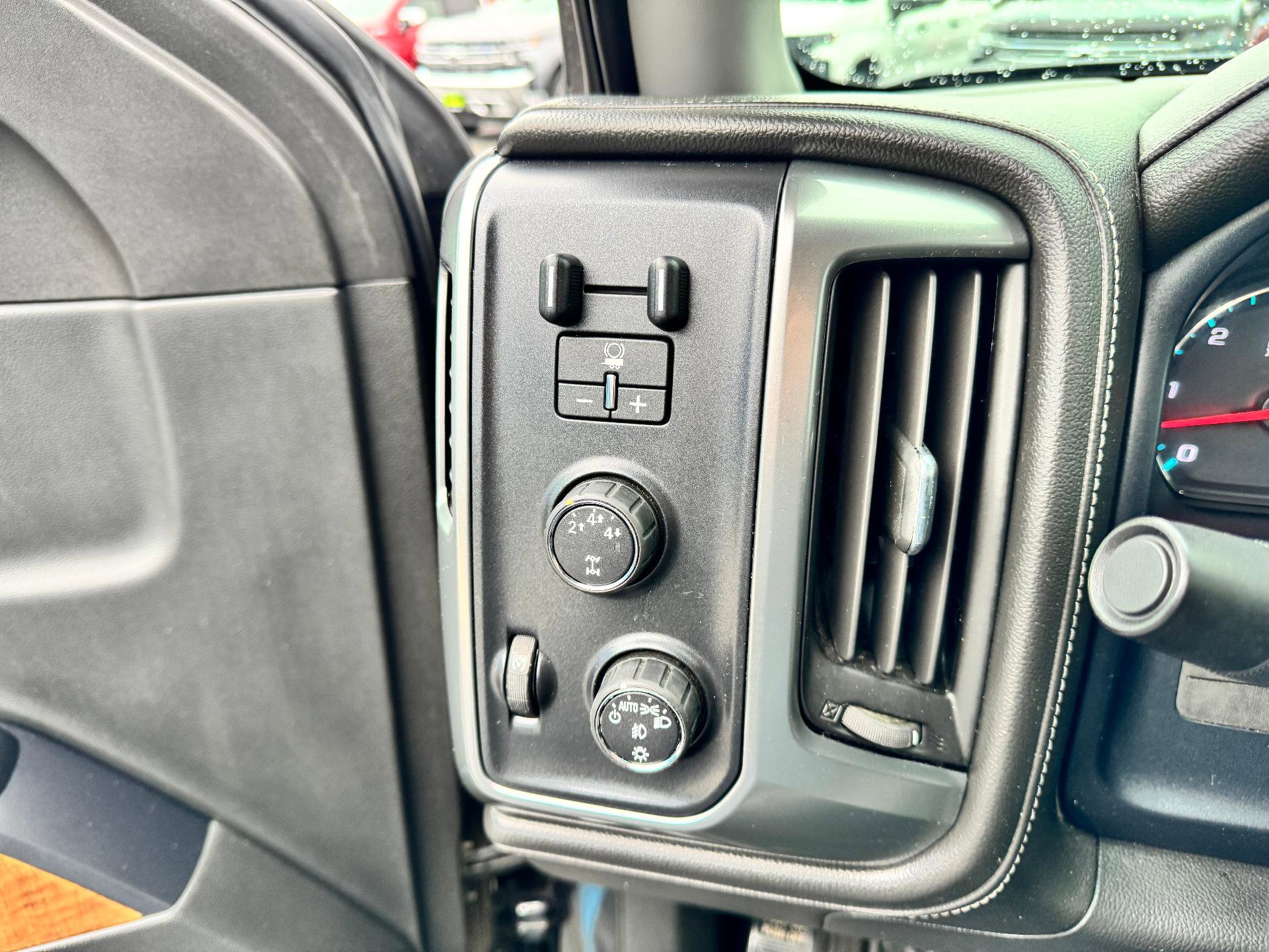 Used 2015 Chevrolet Silverado 2500 LTZ w/ LTZ Plus Package image 24