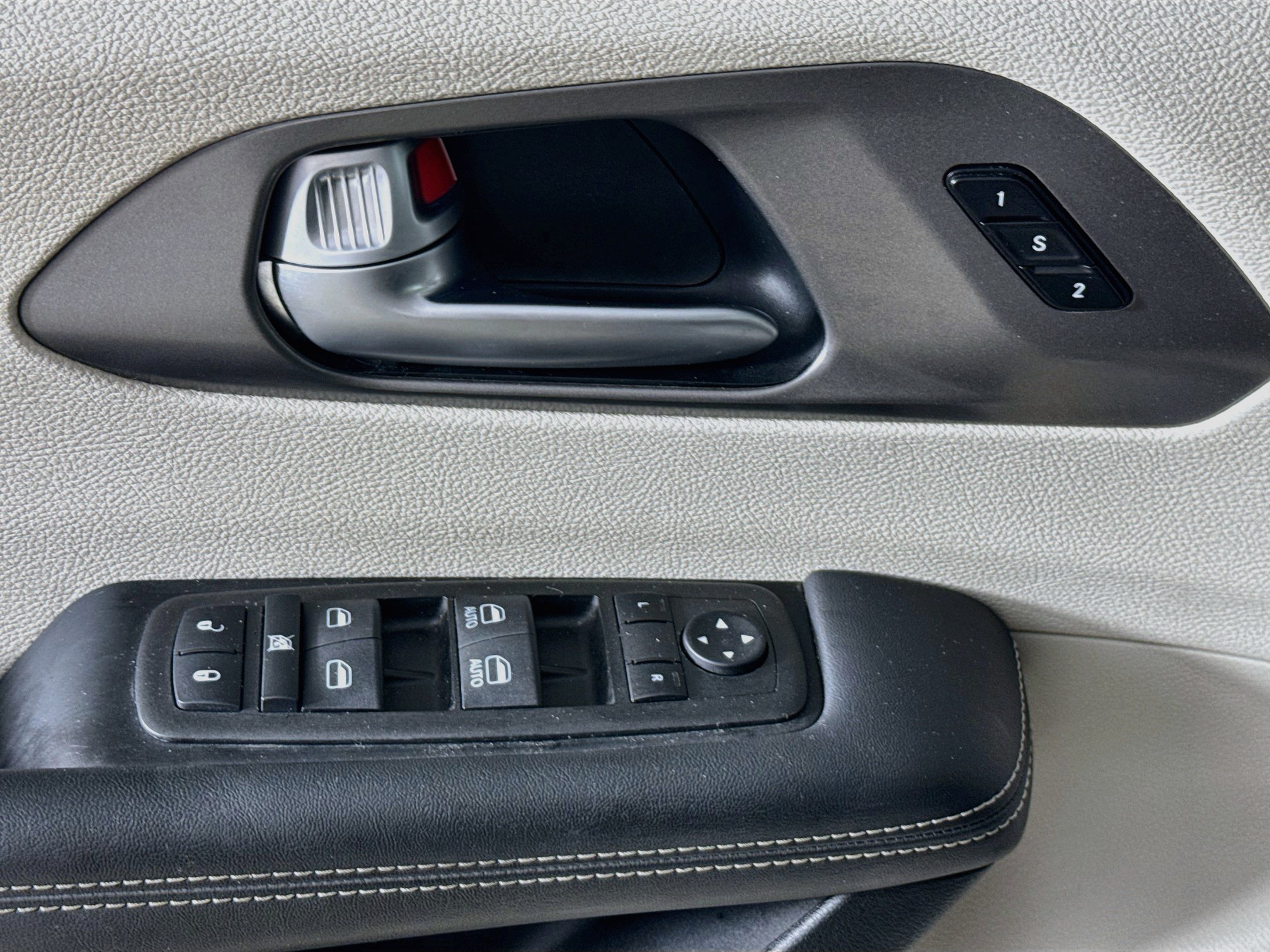 Used 2024 Chrysler Pacifica Touring-L FWD image 20