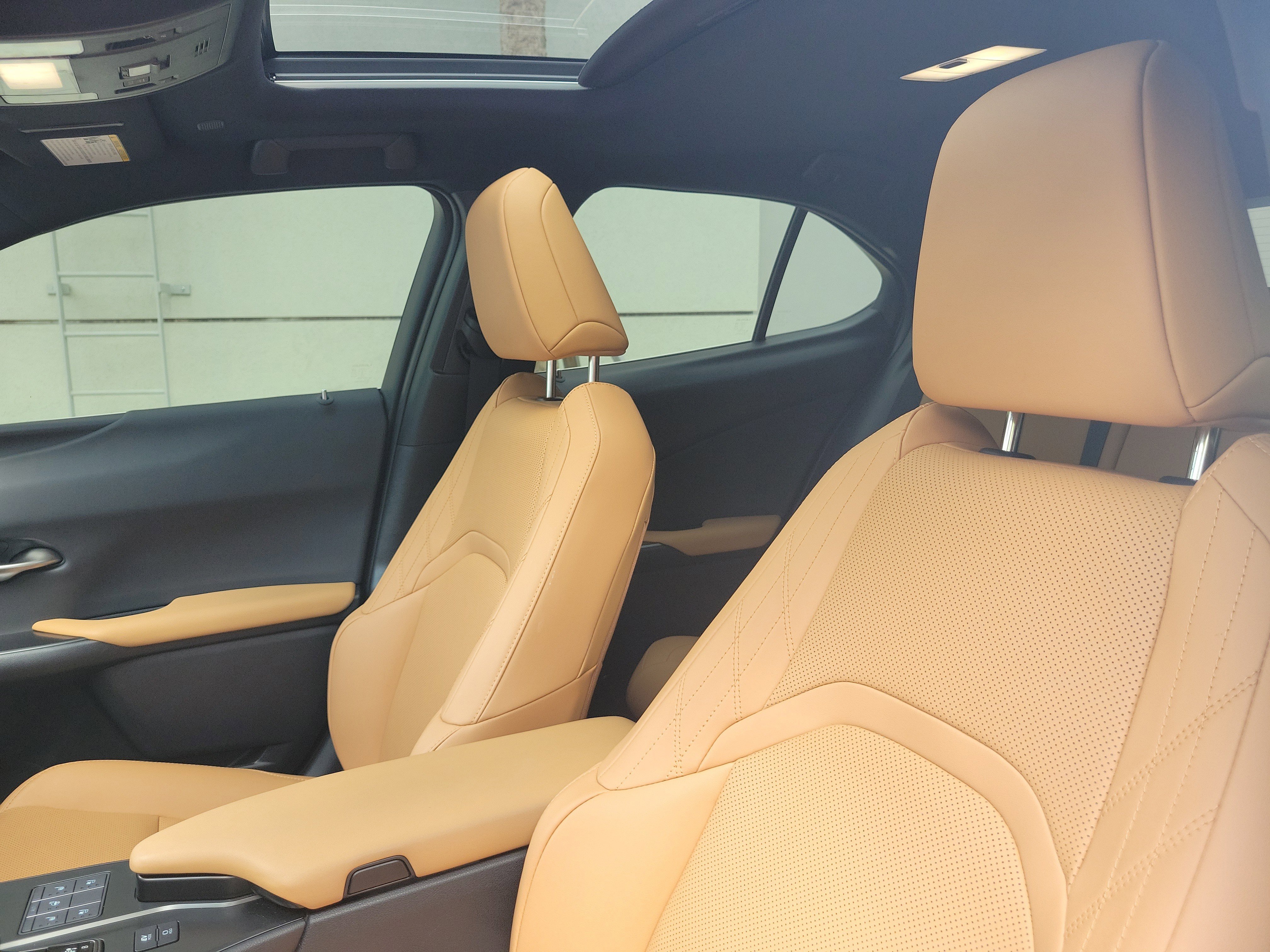 Used 2025 Lexus UX 300h FWD w/ Accessory Package (Z2) image 22