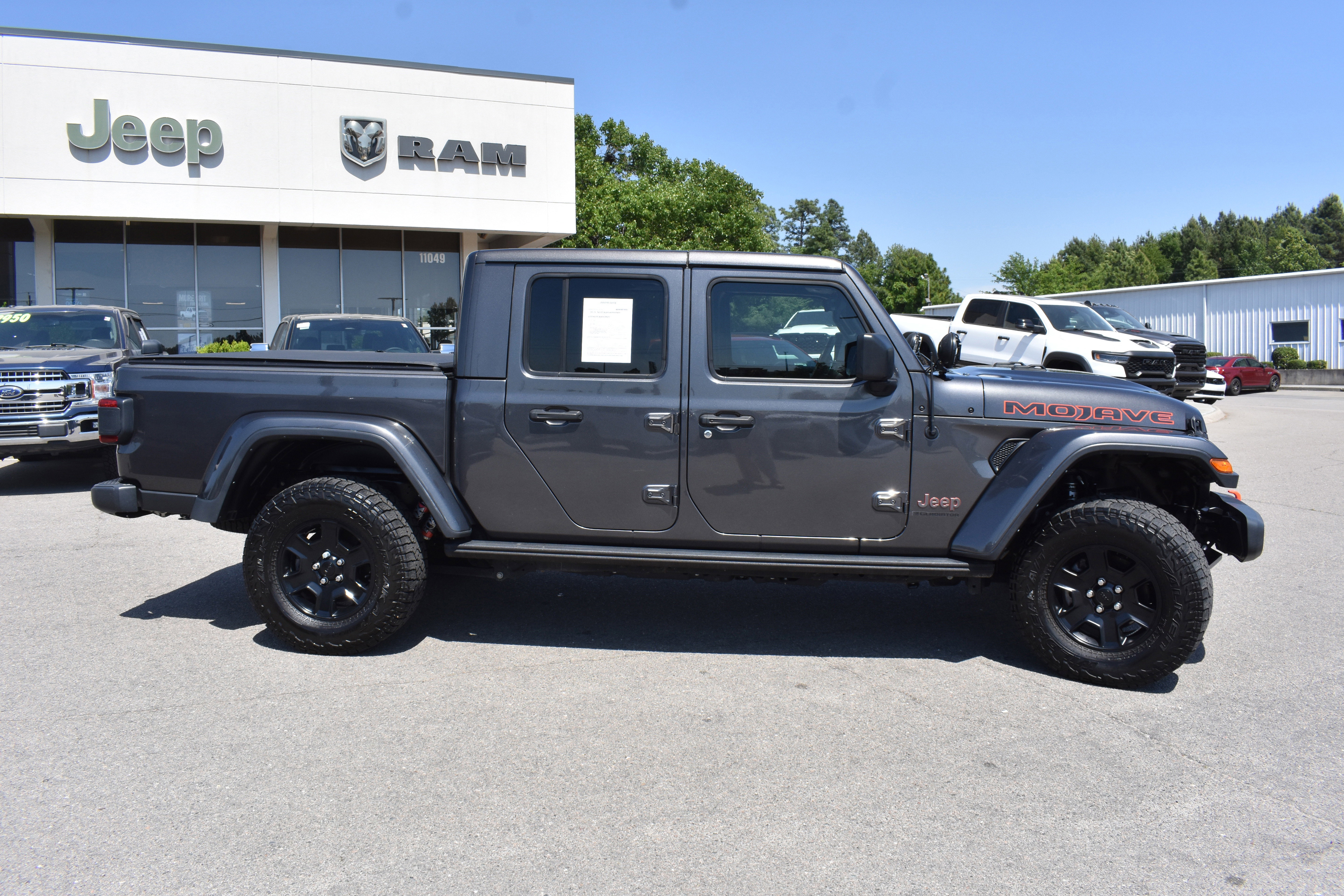 Used 2023 Jeep Gladiator Mojave w/ LED Lighting Group AWD/4WD image 10