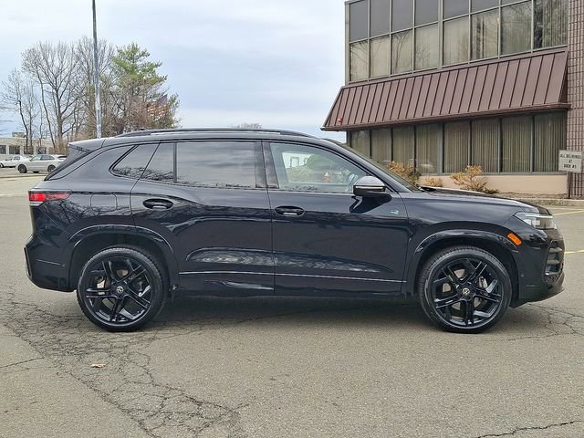 Certified 2025 Volkswagen Tiguan SE R-Line AWD/4WD image 12