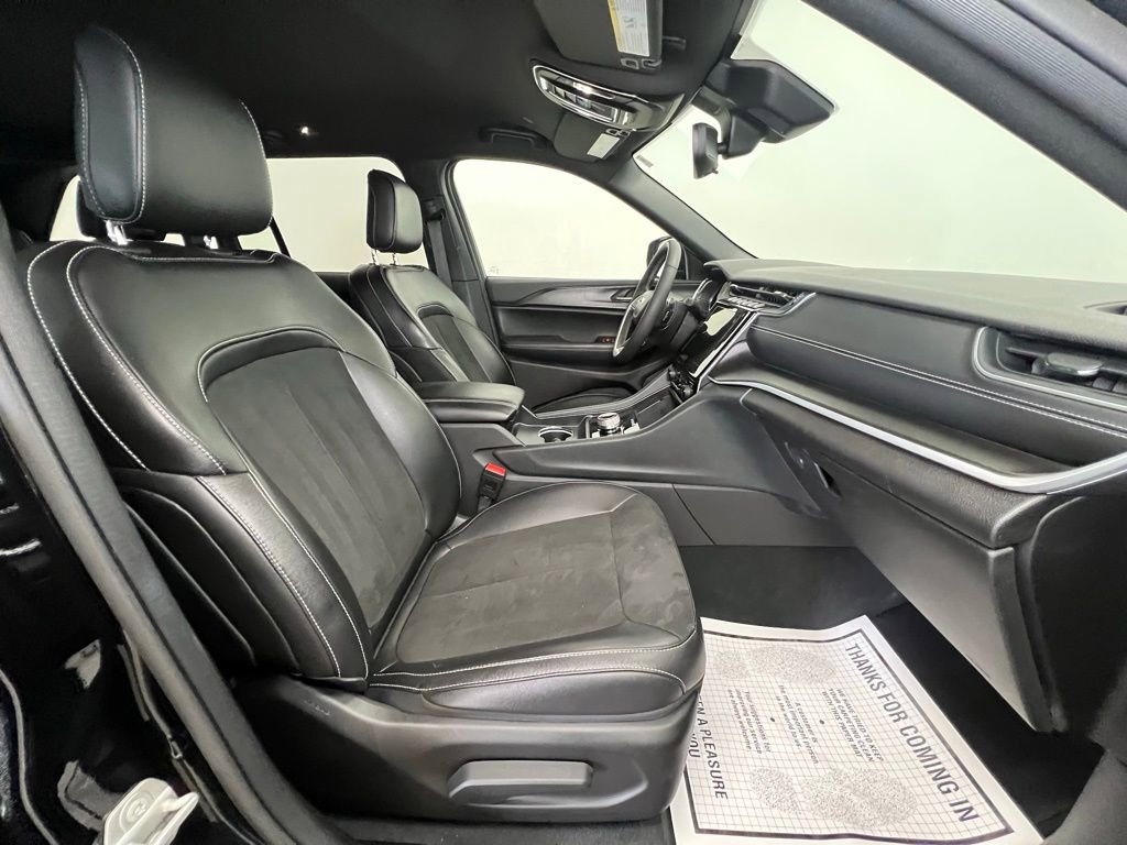 Used 2024 Jeep Grand Cherokee Altitude image 9