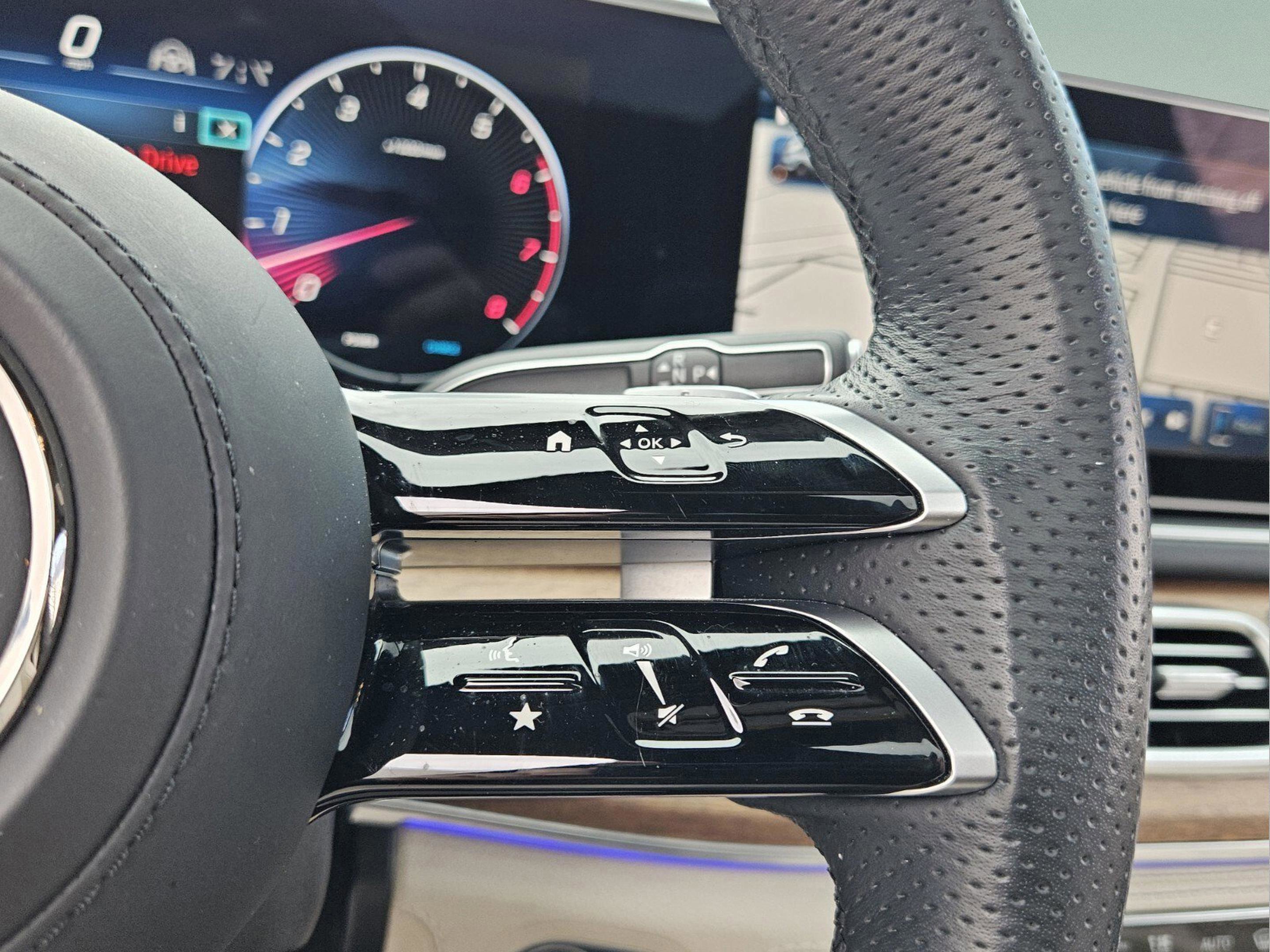 Used 2025 Mercedes-Benz GLS 450 4MATIC image 29