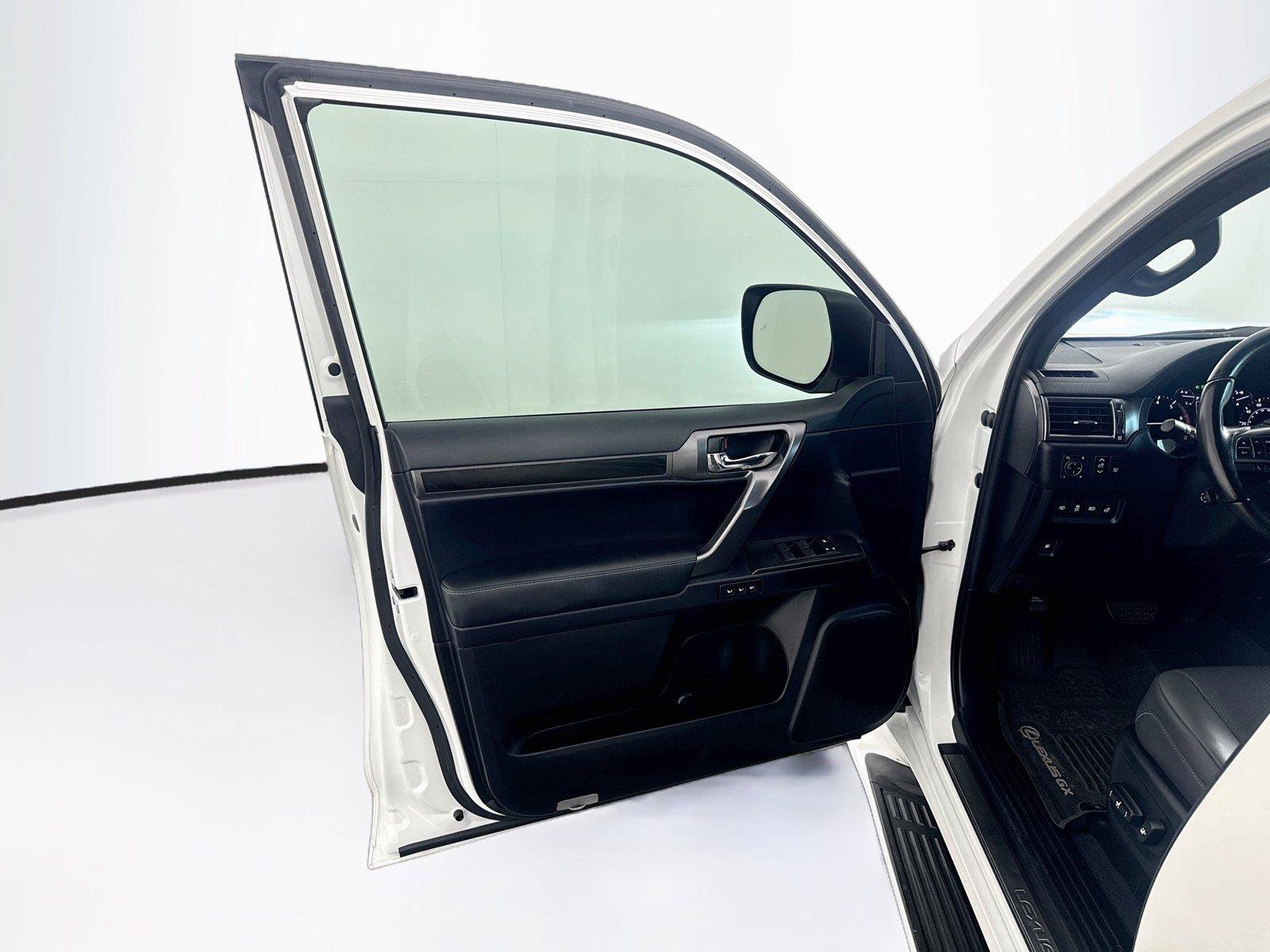 Used 2022 Lexus GX 460 w/ Black Line Special Edition AWD/4WD image 9