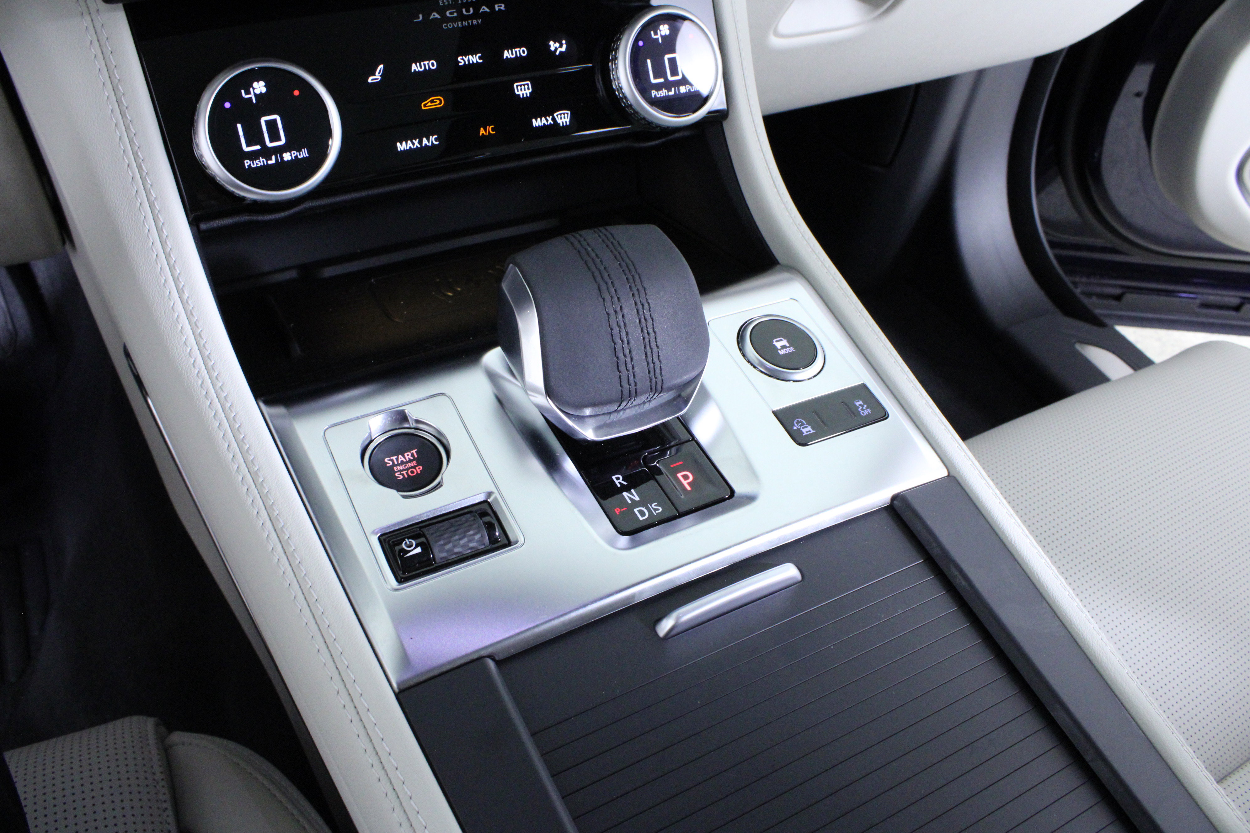 New 2026 Jaguar F-PACE R-Dynamic S image 22