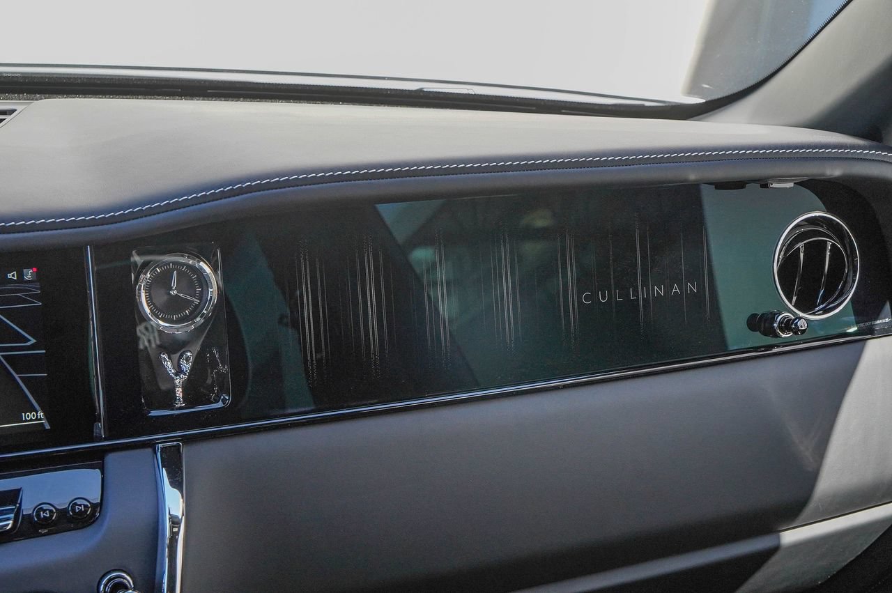 New 2026 Rolls-Royce Cullinan AWD/4WD image 40