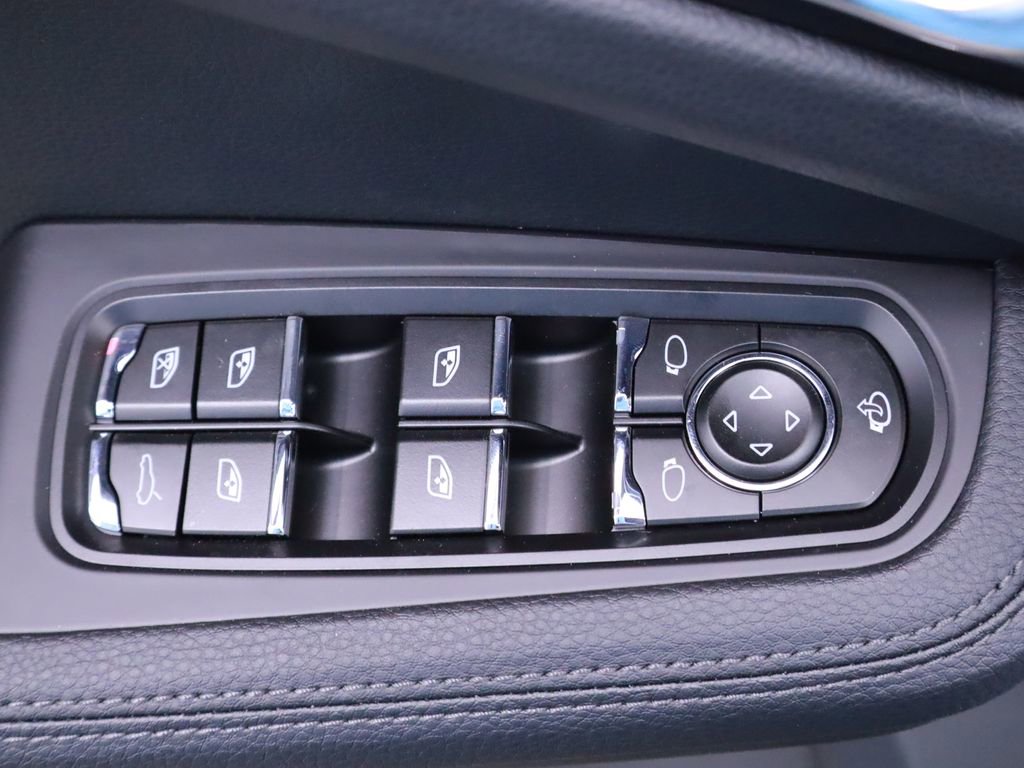 New 2025 Porsche Macan image 25