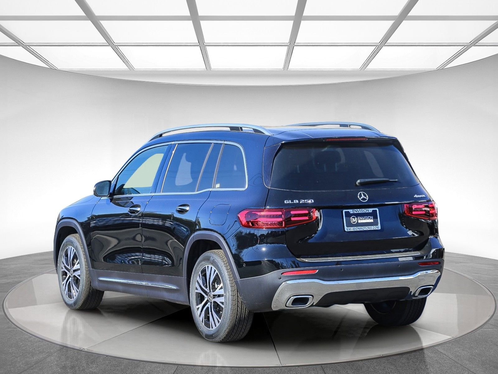 Used 2024 Mercedes-Benz GLB 250 4MATIC image 2