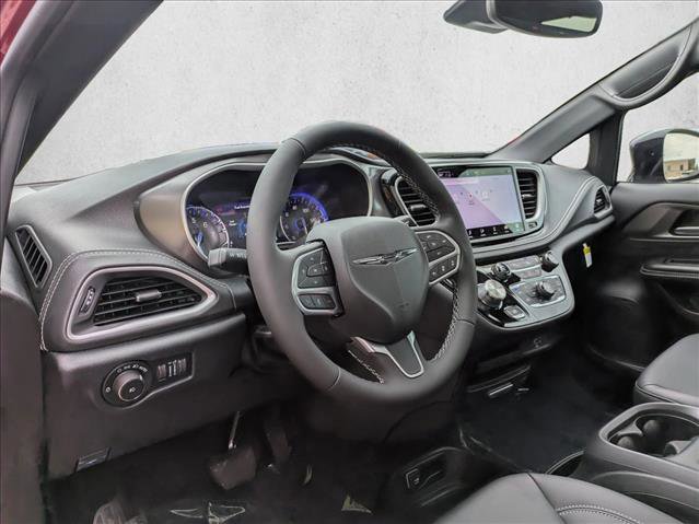 New 2026 Chrysler Pacifica Select video 3