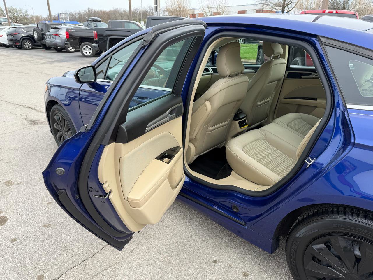 Used 2016 Ford Fusion SE image 12