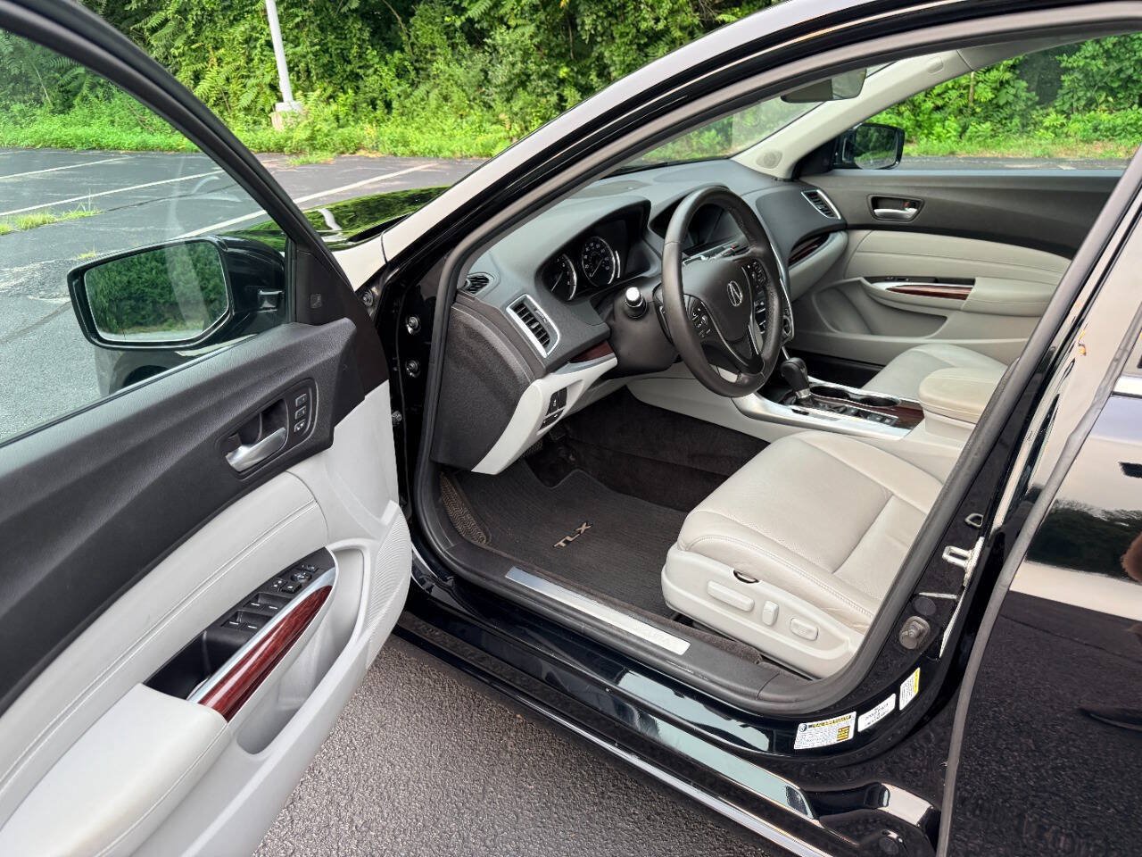 Used 2015 Acura TLX w/ Technology Package FWD image 19