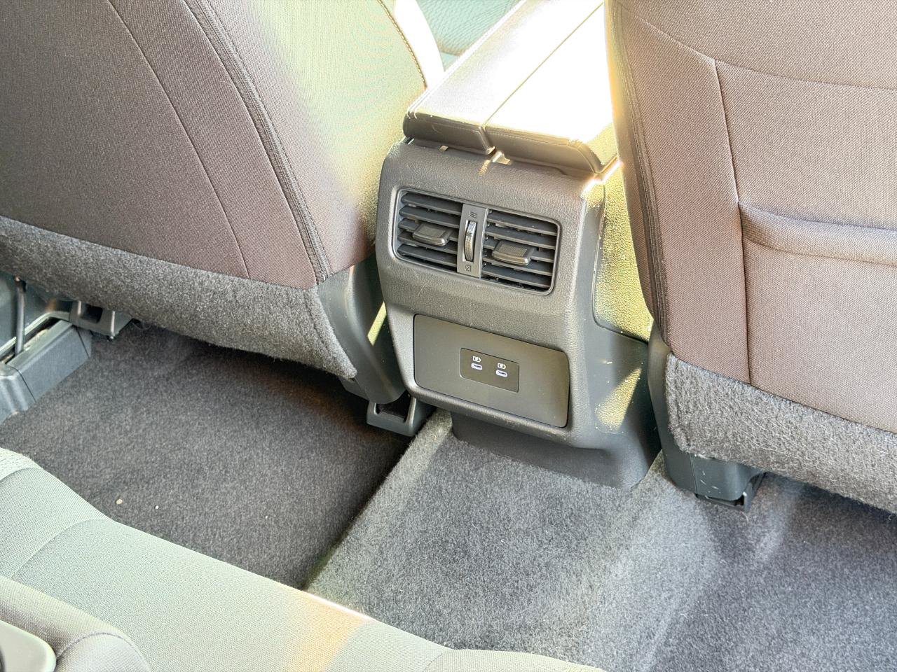 Used 2024 Nissan Rogue SV AWD/4WD image 39