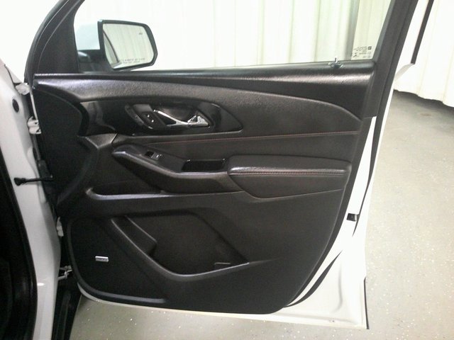 Used 2023 Chevrolet Traverse RS image 30