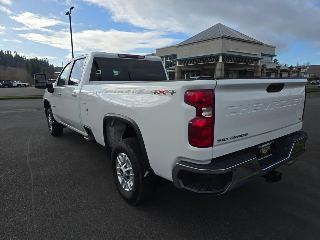 Used 2025 Chevrolet Silverado 2500 LT w/ Convenience Package AWD/4WD image 5