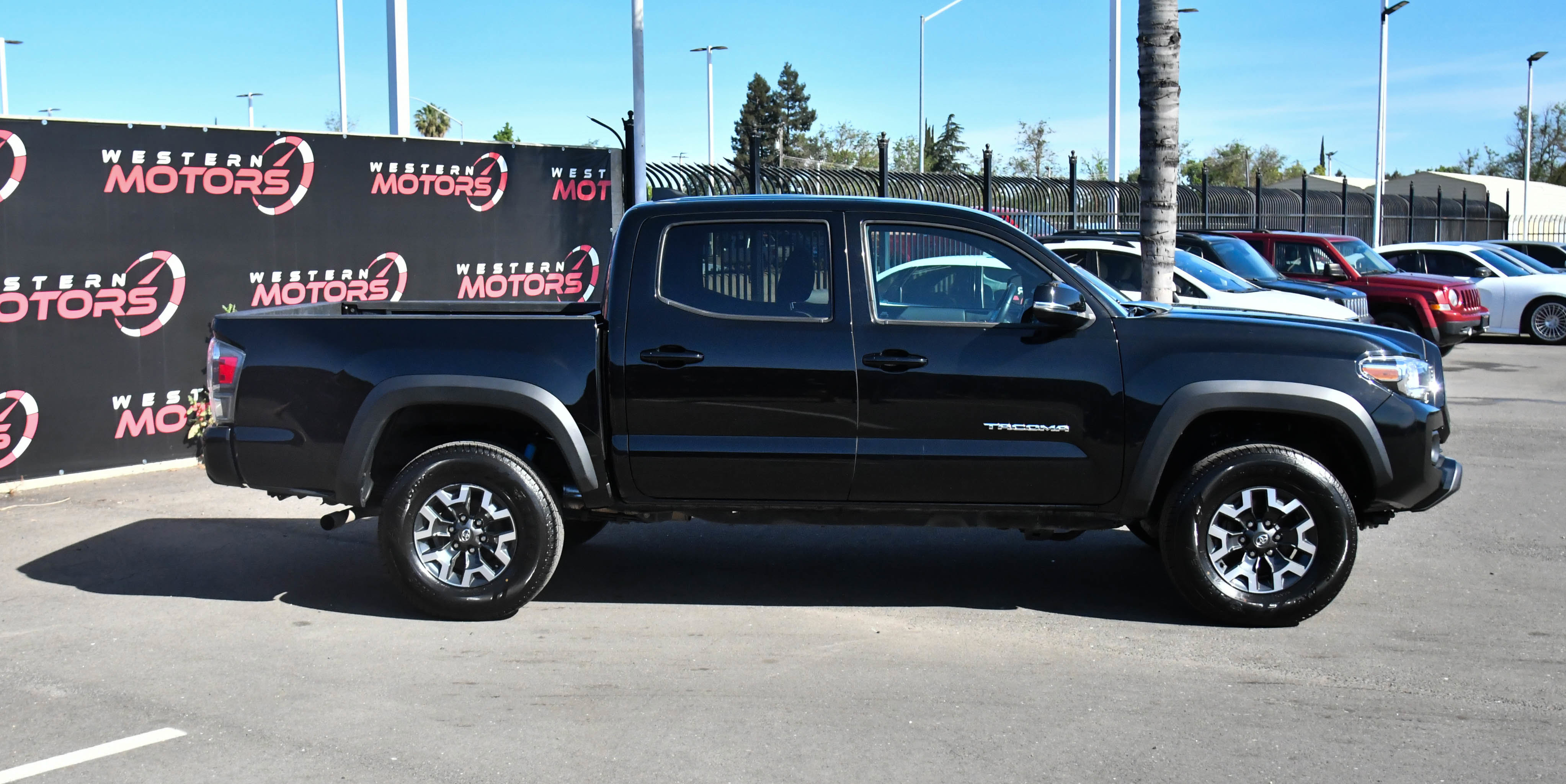 Used 2023 Toyota Tacoma TRD Off-Road w/ Technology Package image 9