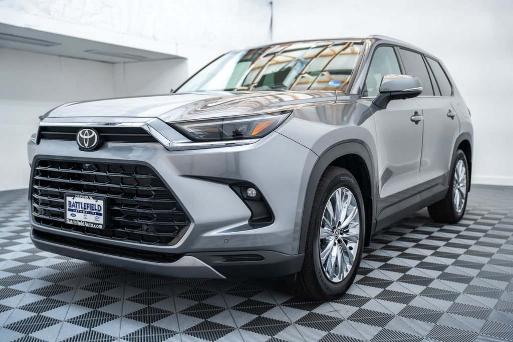 Used 2026 Toyota Grand Highlander AWD image 3