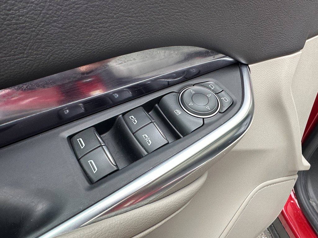 Certified 2023 Cadillac XT4 Luxury w/ Cold Weather Package image 19