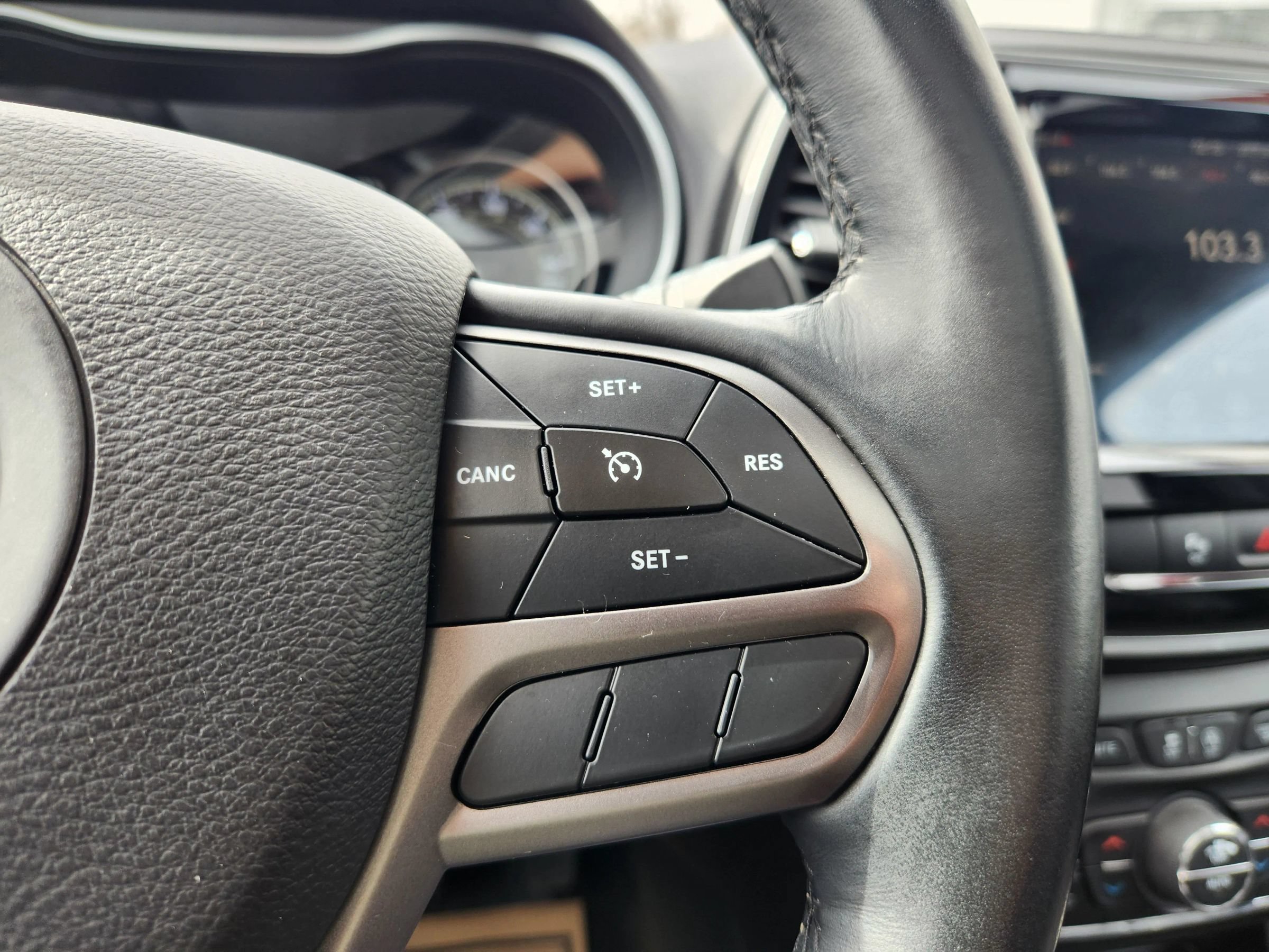 Used 2019 Jeep Cherokee Limited AWD/4WD image 33