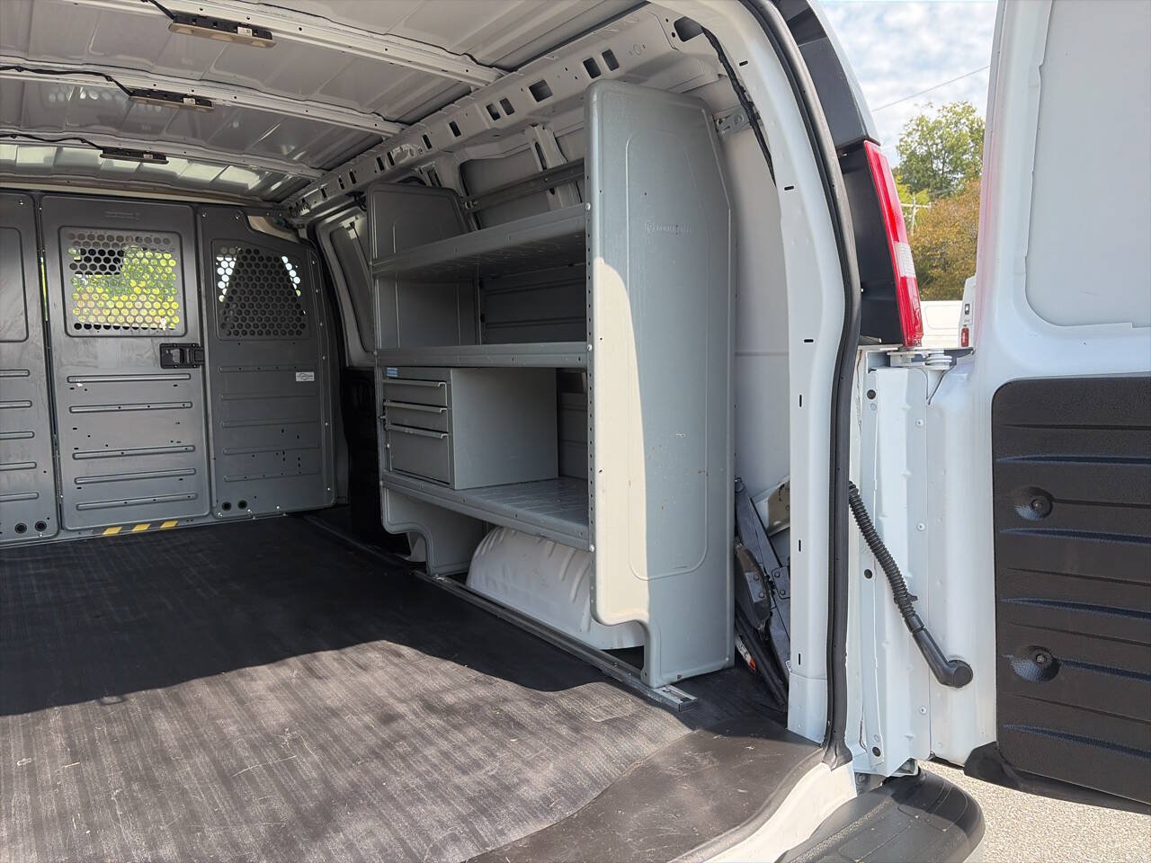 Used 2022 Chevrolet Express 2500 w/ Driver Convenience Package RWD image 27