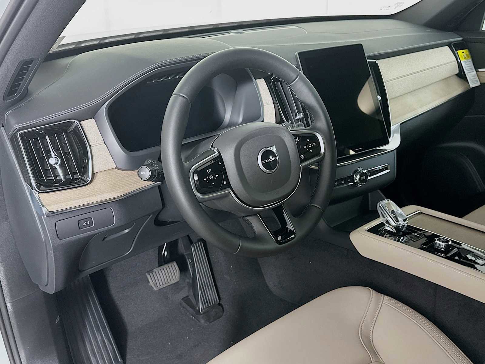 New 2026 Volvo XC90 B6 Core image 9