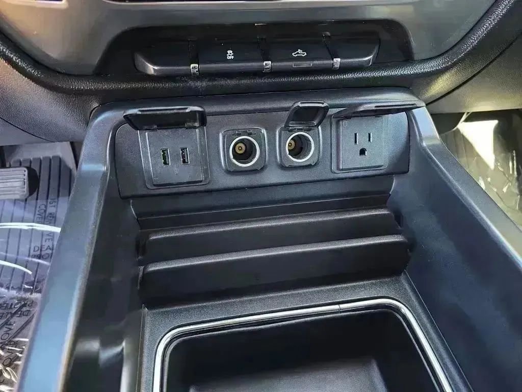 Used 2018 Chevrolet Silverado 1500 LT w/ All Star Edition image 16