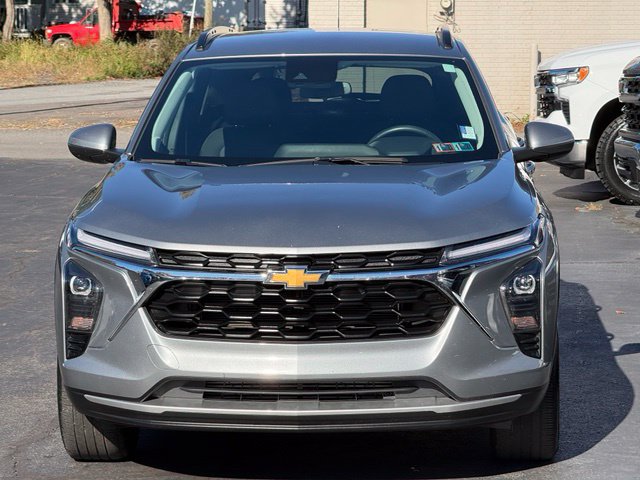 Used 2024 Chevrolet Trax LT w/ Driver Confidence Package FWD image 2