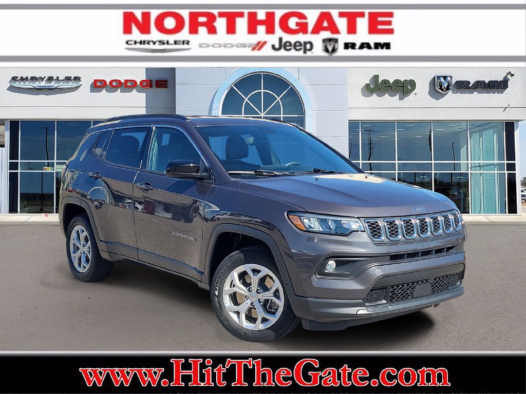 Used 2024 Jeep Compass Latitude AWD/4WD image 1