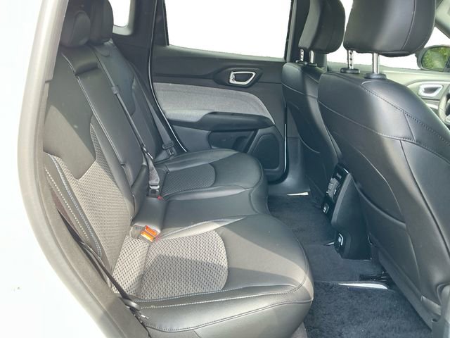 Used 2025 Jeep Compass Latitude AWD/4WD image 18